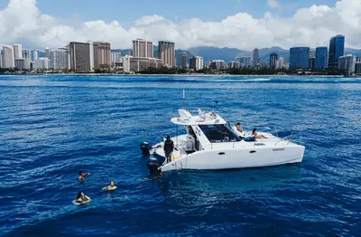 Private Catamaran Cruise and Snorkeling on Keanuenue (Waikiki) — Hawaii Ocean Charters
