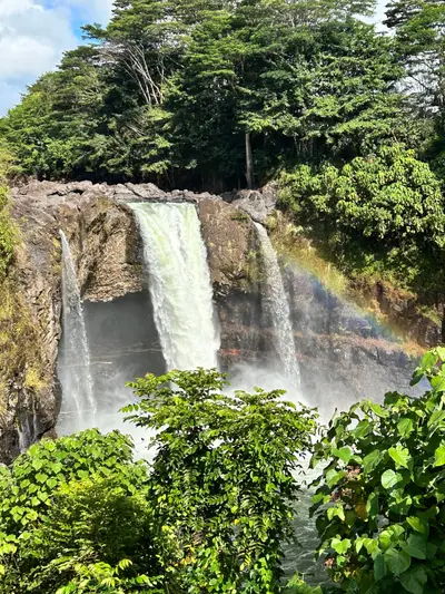 Hilo Majestic Waterfalls Tour: Akaka Falls, Rainbow Falls & Black Sand Beach — Malahini Tours