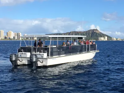 Waikiki Friday Fireworks Private Cruise on the Aloha Kai Catamaran — Tradewind Charters